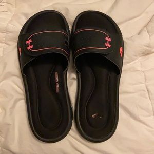 Under Armour slides size 7, pink and black